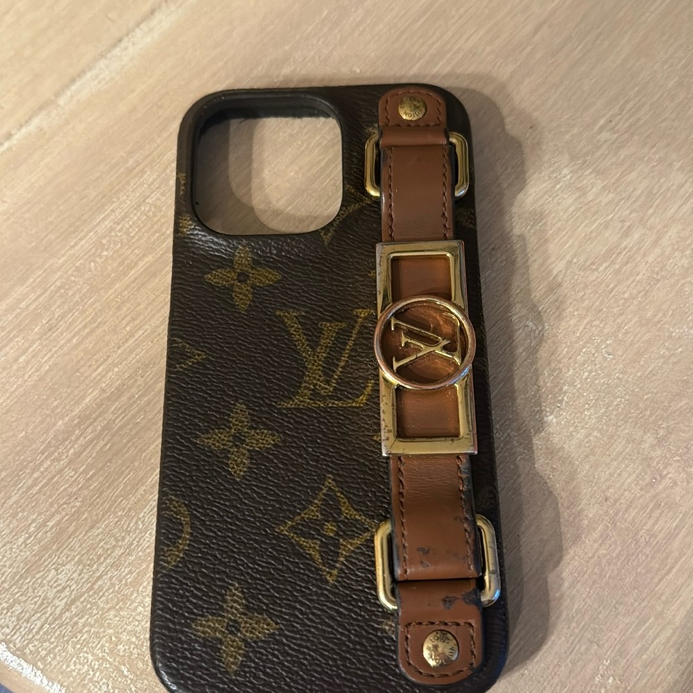 Louis Vuitton phone case 13 Pro! Normal wear and tear!